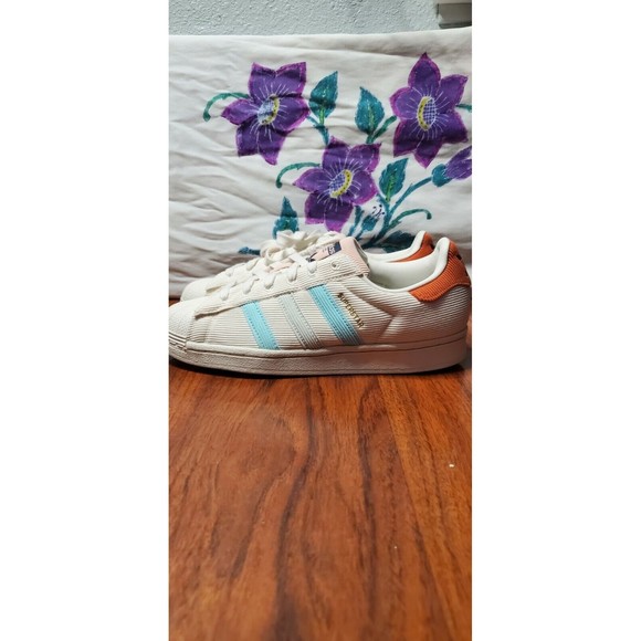 Athletic_Shoes